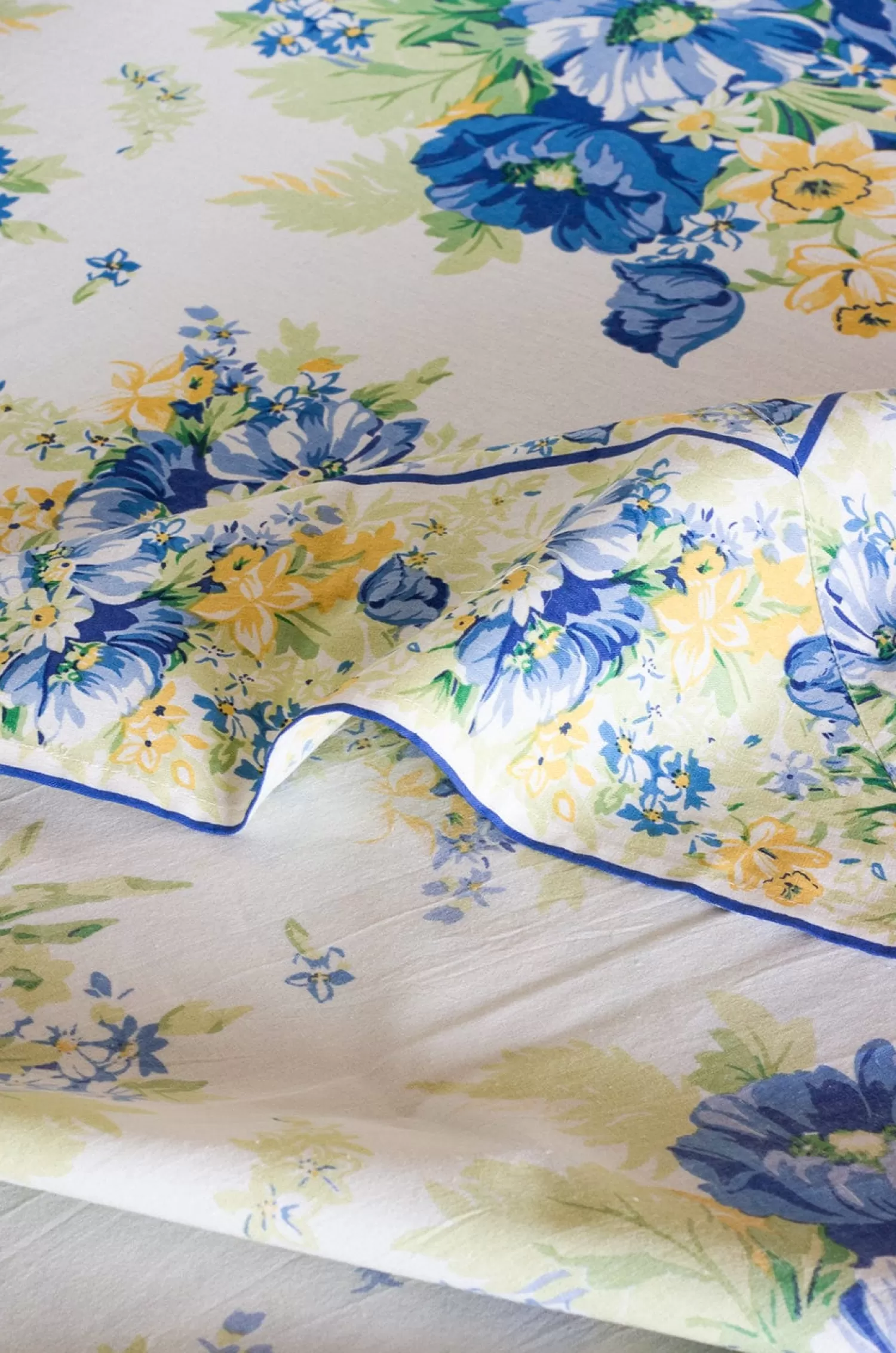 April Cornell Table Linen & Accessories^ Charming Ecru Breakfast Cloth- 6 Seater